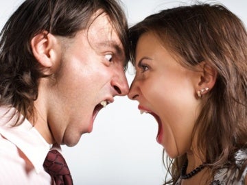 Pareja discutiendo