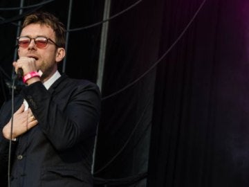 Damon Albarn durante un concierto