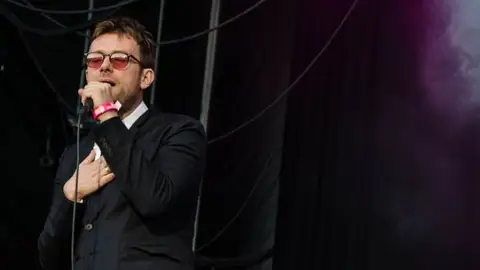 Damon Albarn durante un concierto Damon Albarn durante un concierto