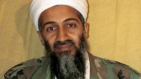 Salen a la luz documentos incautados en la operación en la que murió Bin Laden Salen a la luz documentos incautados en la operación en la que murió Bin Laden
