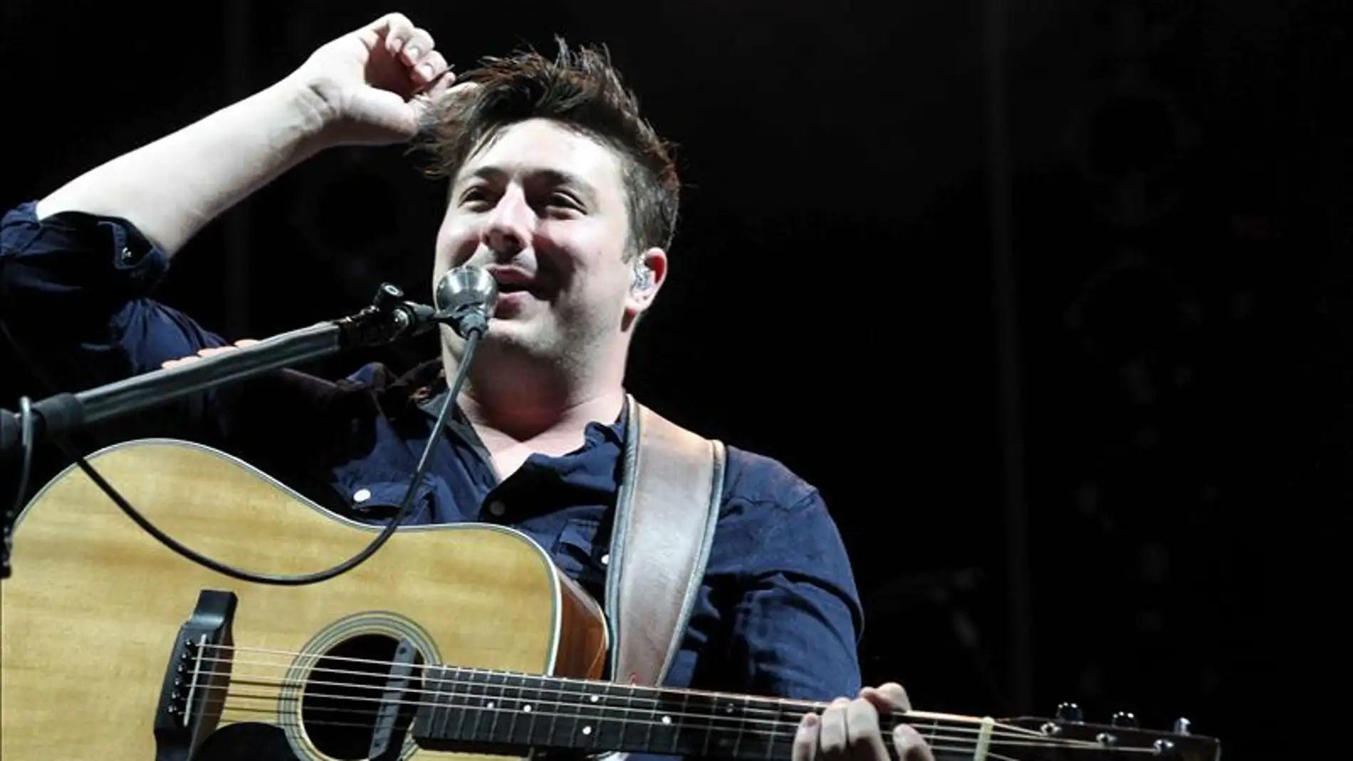 Marcus Mumford feliz en el BBK Live