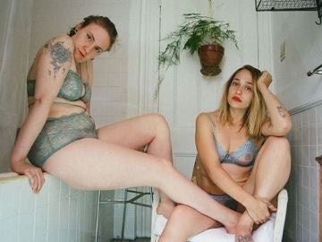 Lena Dunham y Jeremy Kirke en la campaña de Lonely Girls 