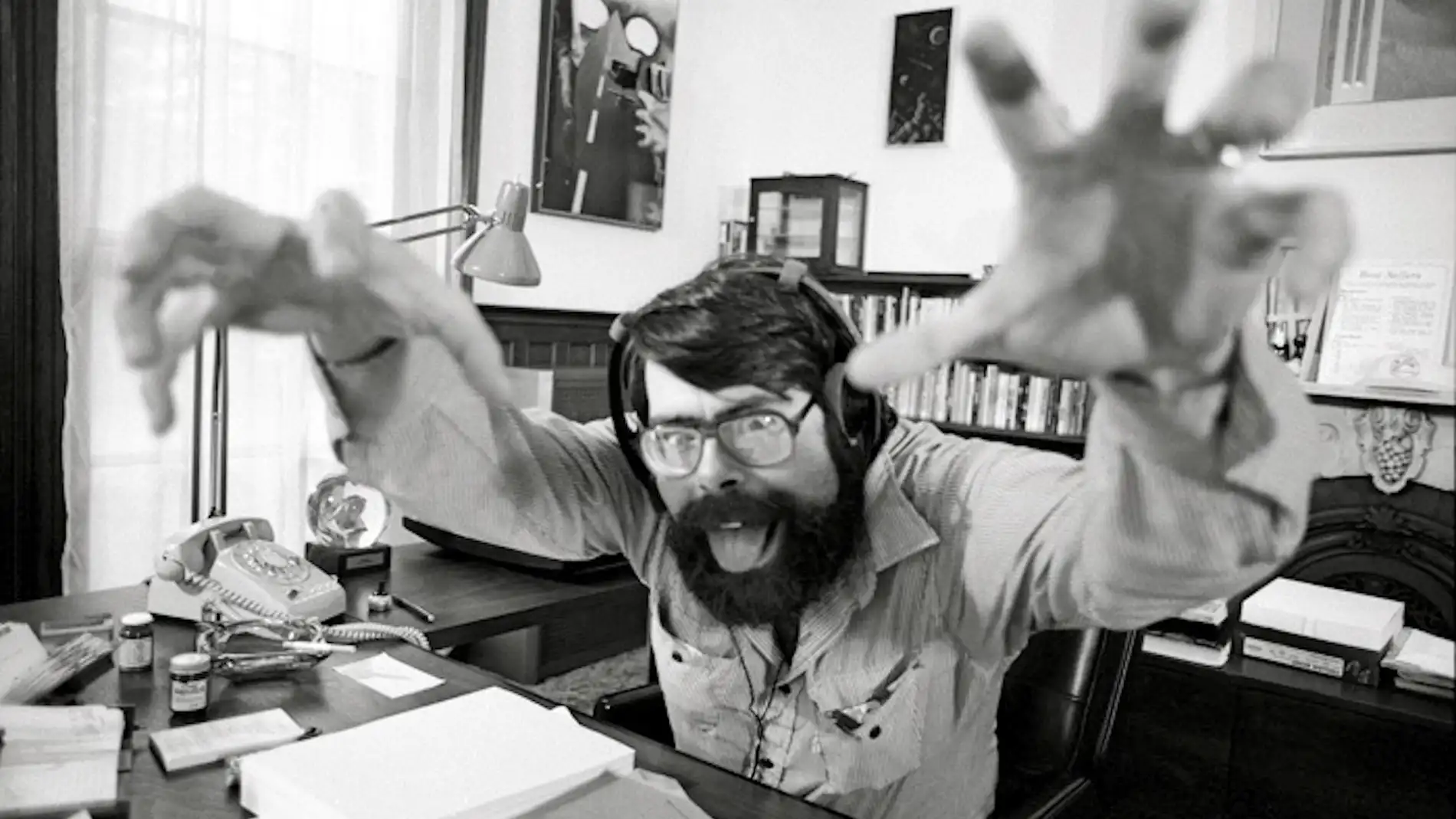 Stephen King en su oficina, a principios de los 80.