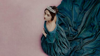 Cuando las reinas llegaron a la tele, supimos cómo ostenta el poder una mujer