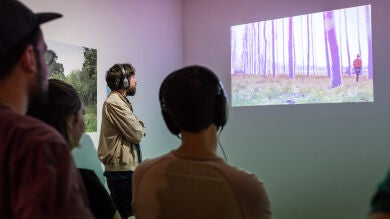 La artista que lo abandonó todo para vivir en una casa de un bosque inglés