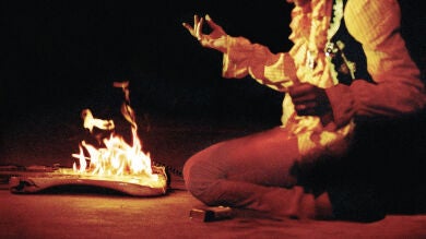 El día en que Hendrix quemó su guitarra y otras locuras del rock