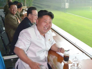 Kim Jong-un presencia un partido de fútbol