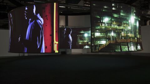  Electric Earth, la primera exposición en solitario de Doug Aitken