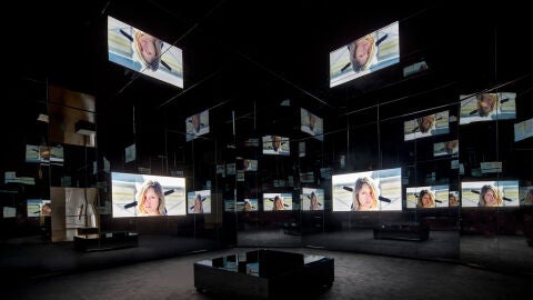 Electric Earth, exposición en solitario de Doug Aitken