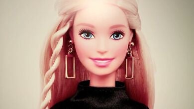 La muñeca Barbie no puede ser un modelo femenino porque va siempre de puntillas