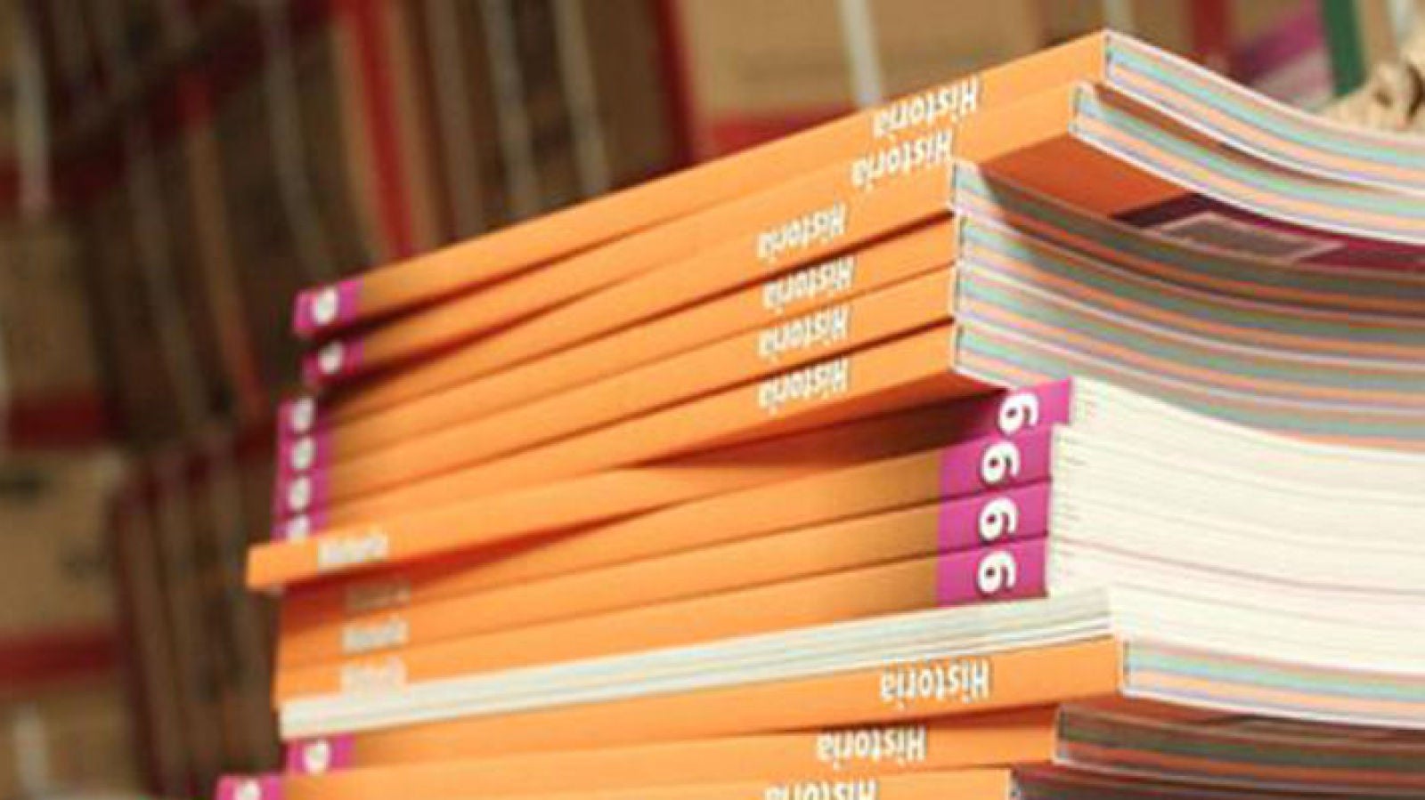 ¿Cuántos libros de texto del cole de tu hijo son inclusivos y hablan de personas trans? 