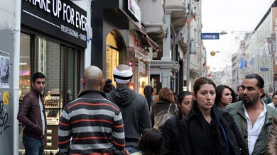 Turquía es el paraíso de los calvos: esa es la razón por la que se ve tanta gente con la cabeza vendada