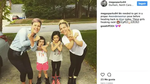 Gesto de Wonder Woman Gesto de Wonder Woman