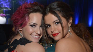 Demi Lovato se sincera sobre cómo es su relación con Selena Gomez y los Jonas Brothers