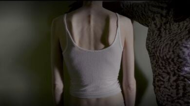 'Hasta los huesos' pone sobre la mesa el debate de la anorexia igual que 'Por trece razones' apuntó al suicidio