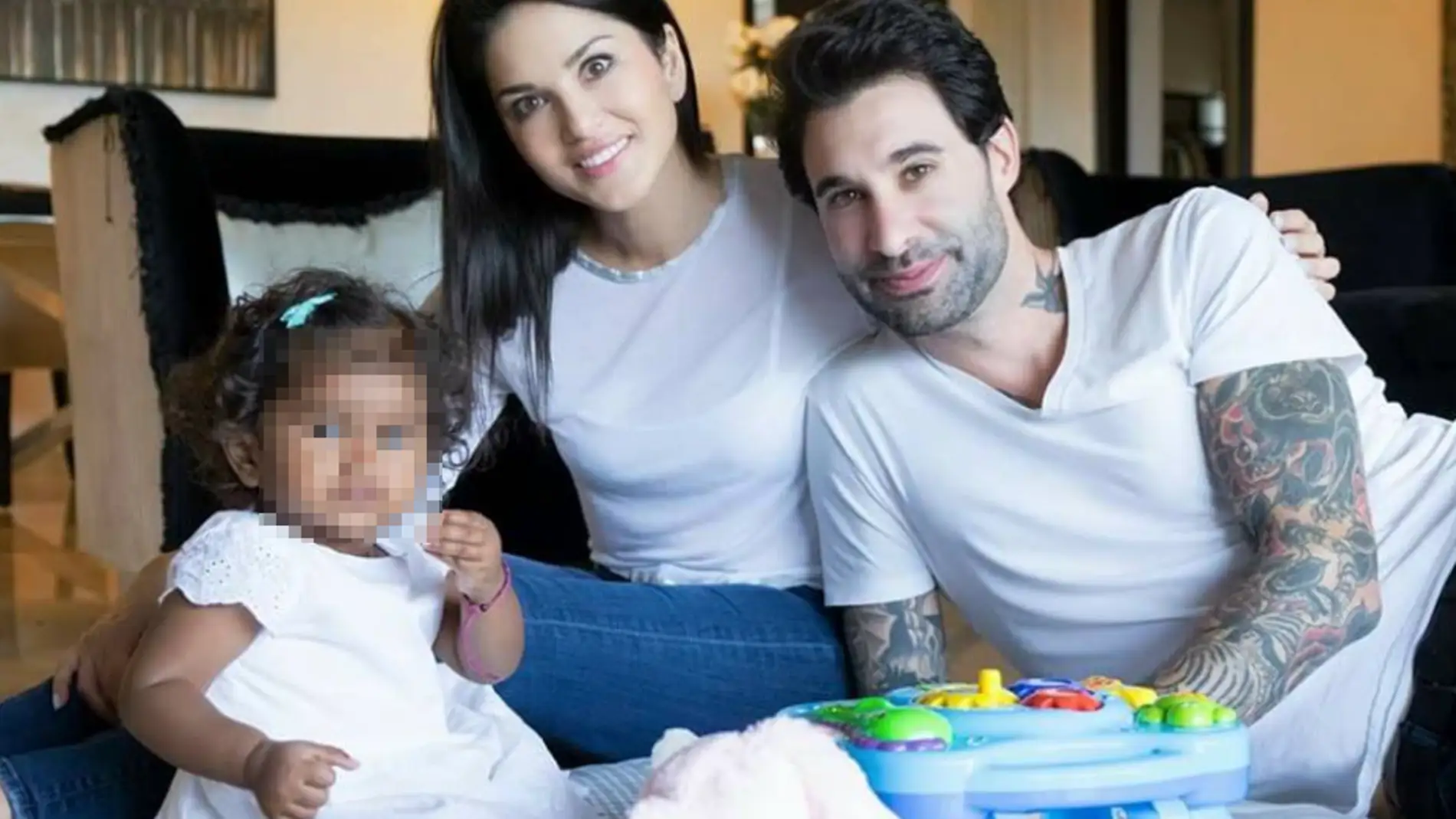 Sunny Leone, su madrido y su hija adoptiva