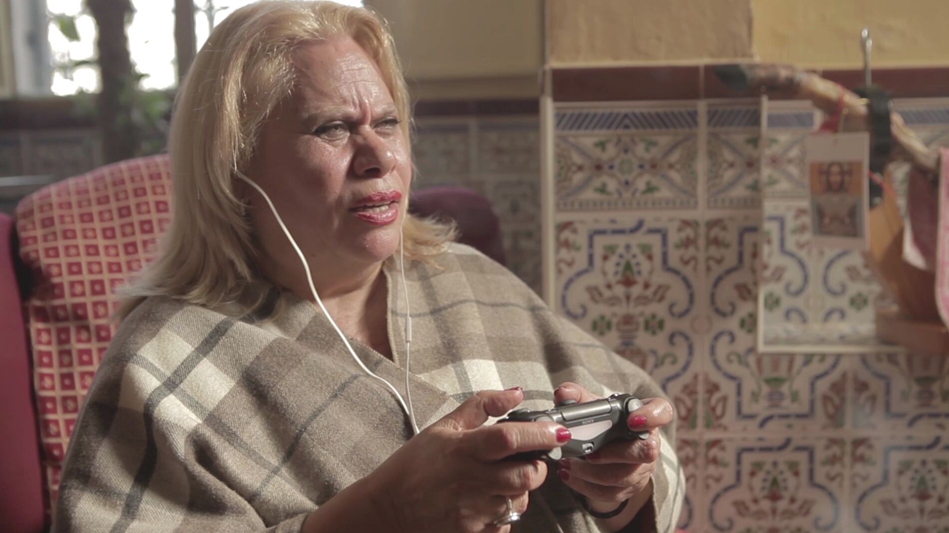 Carmina Barrios juega a Resident Evil 7