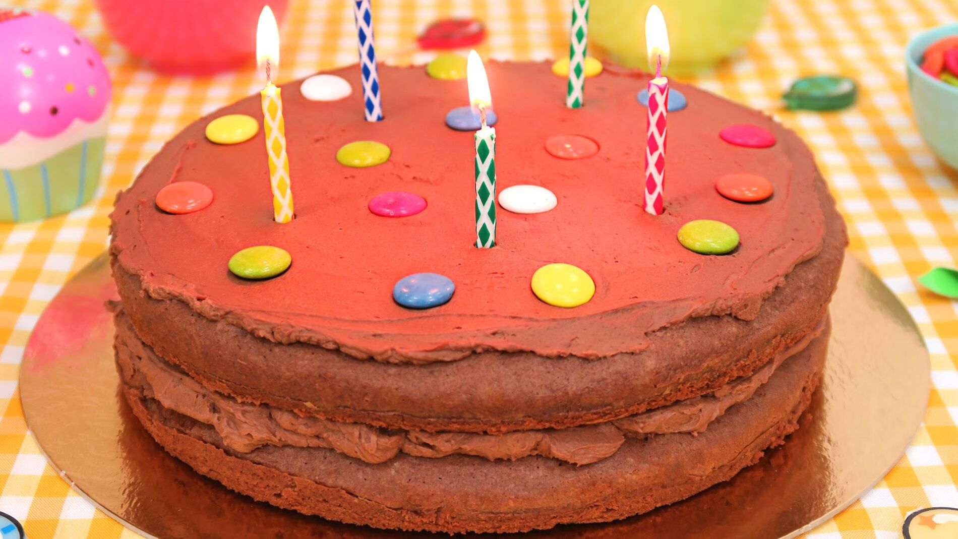 Tarta de Cumplea&ntilde;os de Chocolate F&aacute;cil y Deliciosa