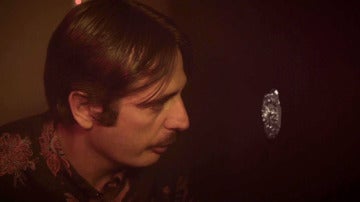 Buster 1x05 Glory Hole