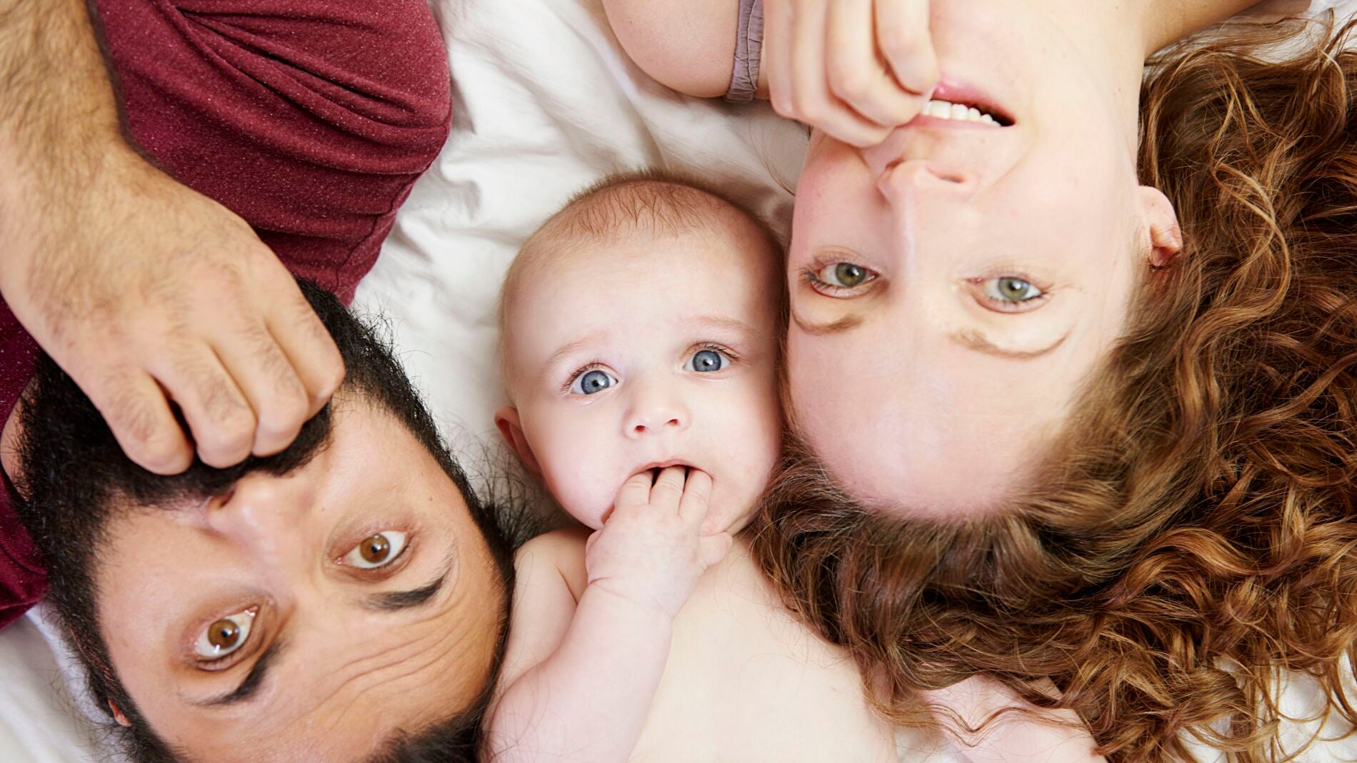 Padres con un beb&eacute; en casa