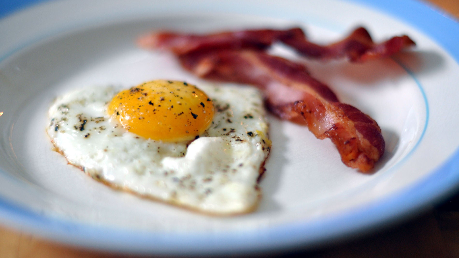 Huevos con bacon, &iquest;el desayuno ideal para perder pedo?