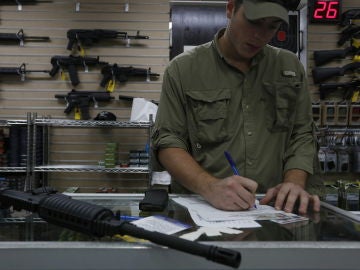 Imagen de archivo de una tienda de armas