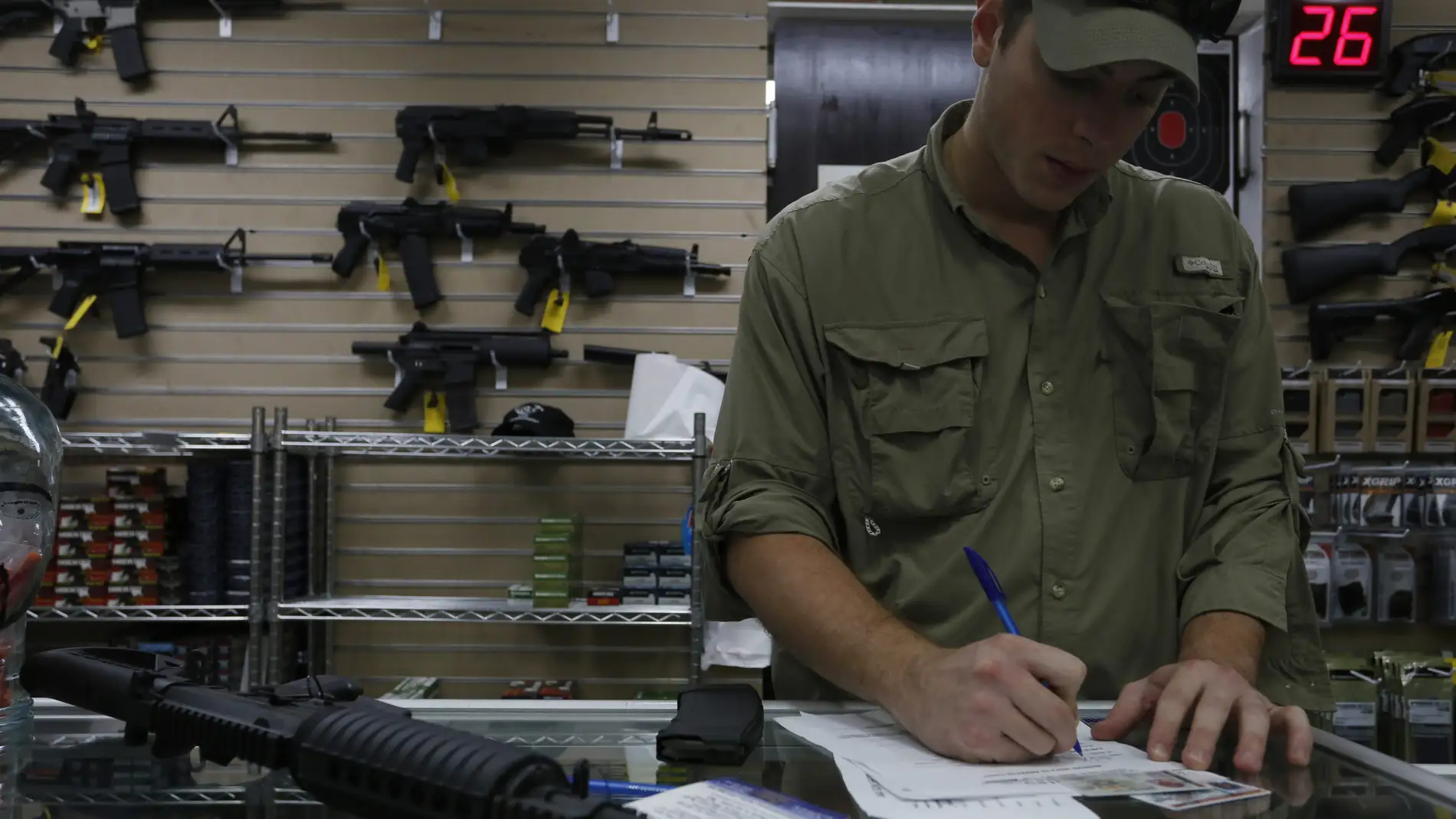 Imagen de archivo de una tienda de armas