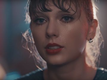 Taylor Swift en el vídeo de 'Delicate'