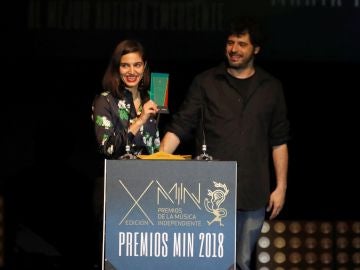  Los músicos y cantantes Maria Arnal y Marcel Bagés tras recibir el "Premio al Mejor Albúm de Pop" 
