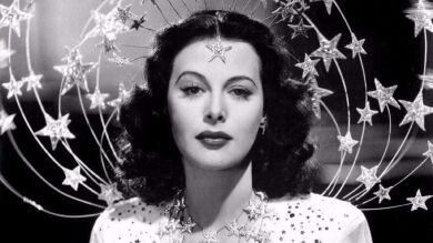 Lo que menos importa de la vida de Hedy Lamarr es que fuera la primera mujer en rodar un orgasmo