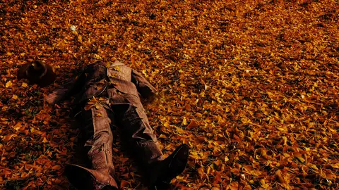 Un hombre en el suelo Un hombre en el suelo