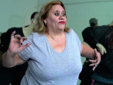 Carmina Barrios asiste a una clase de baile 