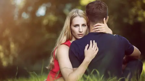 Amor en tiempos de Tinder Amor en tiempos de Tinder