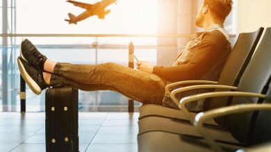 Vi cómo echaban de un vuelo a un adicto a Instagram porque pedía un enchufe para su móvil