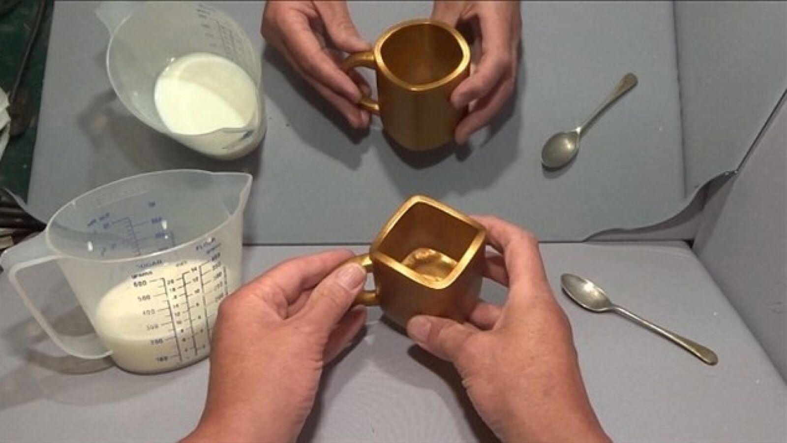 ¿Esta taza es redonda o cuadrada?