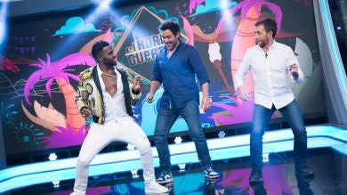 Jason Derulo sorprende por su paquete en un 'Wipe it Down' Challenge con guiño a Taylor Swift