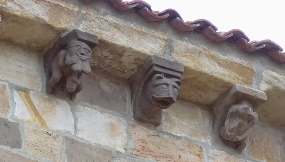 Capiteles en la colegiata de San Martín de Elines 