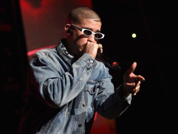 Bad Bunny durante una de sus actuaciones en Los Ángeles Bad Bunny durante una de sus actuaciones en Los Ángeles