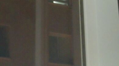 ¿Qué ves al mirar por la ventana? Esta ilusión óptica está haciendo temblar a todo el mundo