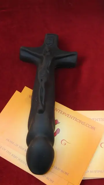 Dildo con forma de crucifijo Dildo con forma de crucifijo