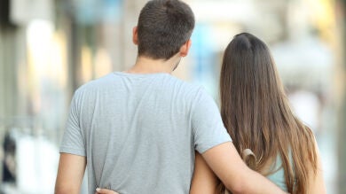 La monogamia en tiempos de Tinder: Parejas que llevan (mucho) tiempo juntas nos cuentan su secreto