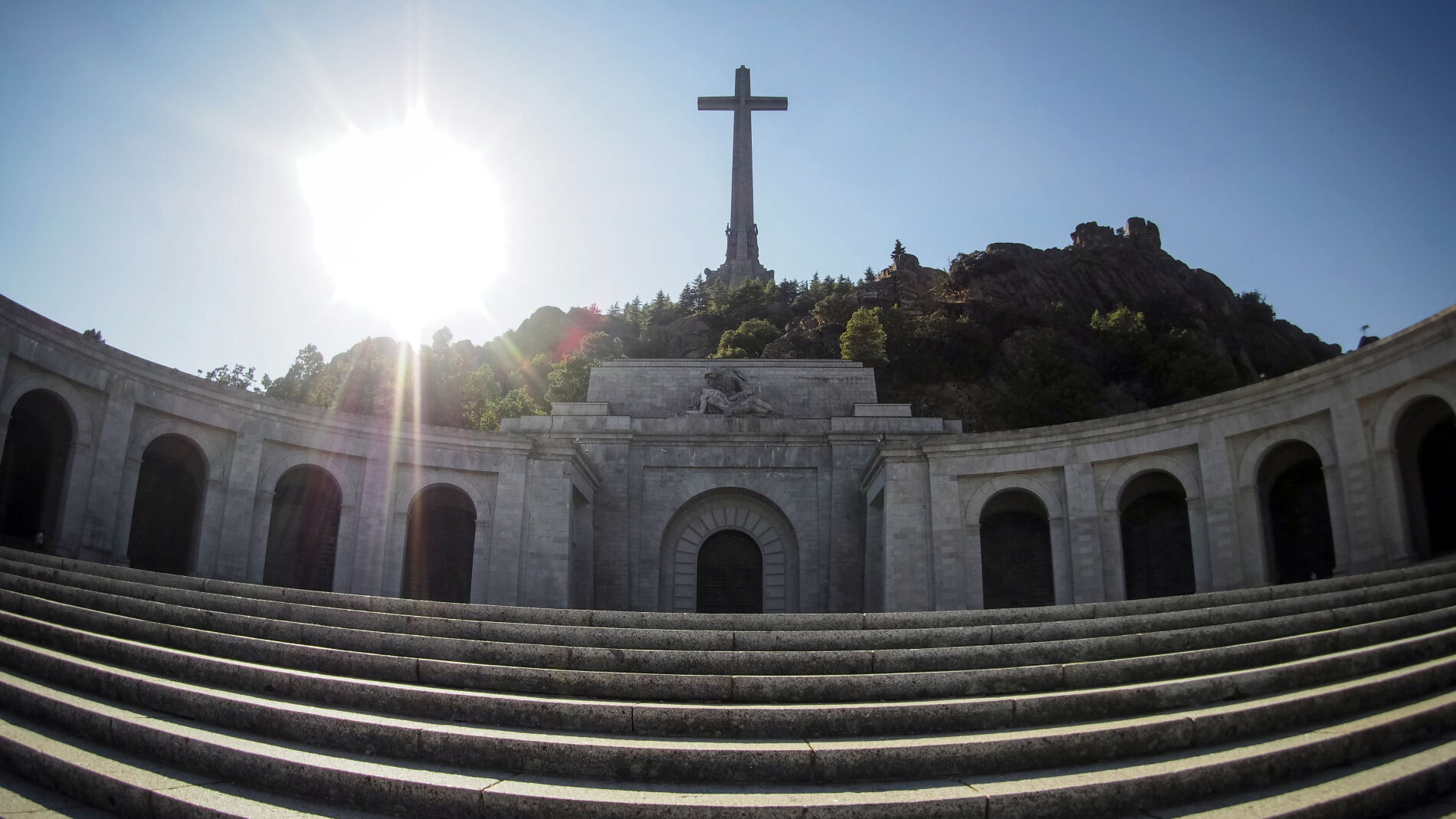 Fachada de la bas&iacute;lica del Valle de los Ca&iacute;dos