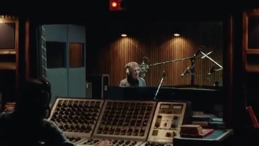 Elton John emociona en uno de los anuncios navideños más esperados por los británicos