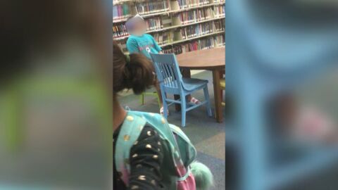 Pillado viendo porno