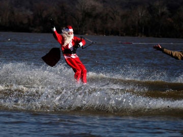 Un Pap&aacute; Noel celebrando la Navidad