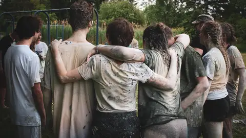 Grupo de jóvenes Grupo de jóvenes