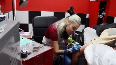“Los tatuajes crean adicción, no conozco a nadie que solo tenga uno”