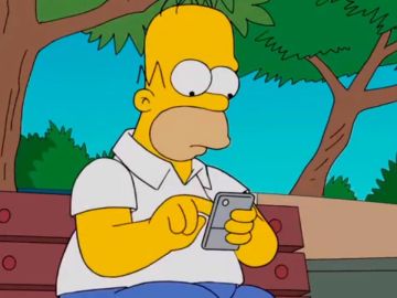 Homer Simpson con un móvil