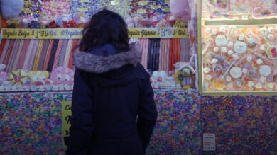 Así se capta a las adolescentes para rodar porno el día de su 18 cumpleaños