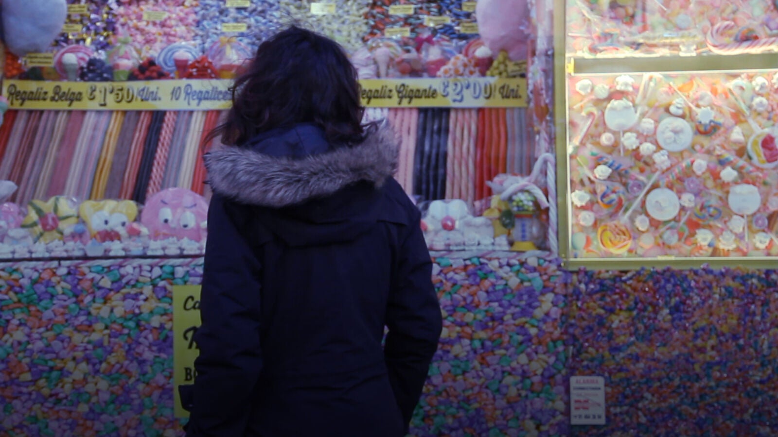 Así se capta a las adolescentes para rodar porno el día de su 18 cumpleaños